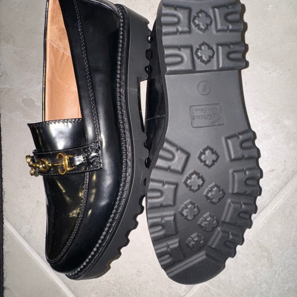 Circus by Sam Edelman Shiny Black Loafers with Gold Chain NWOB - Picture 4 of 4